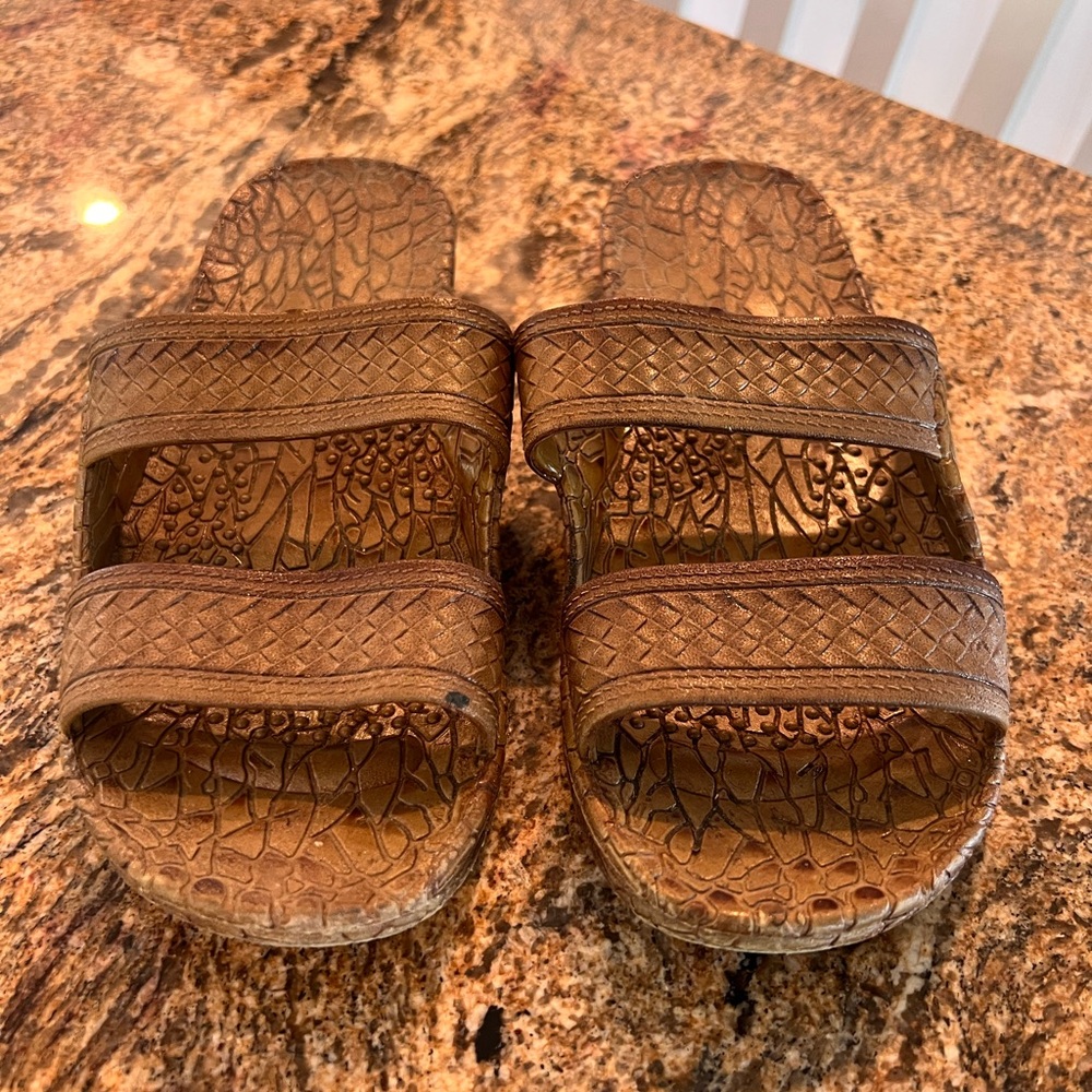 Size 8 UNIQUE Crocodile Brown Textured Slide Sandals